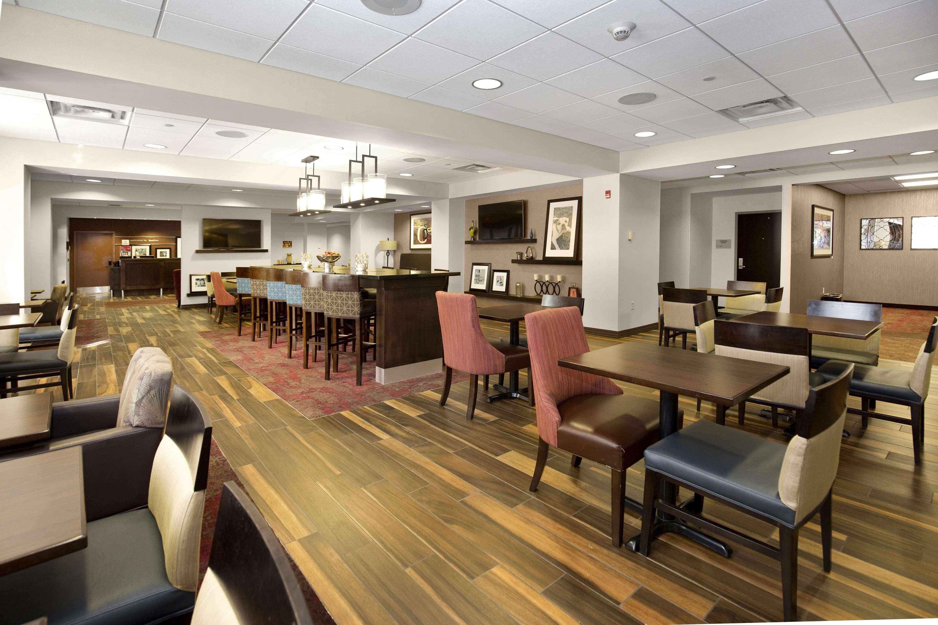 Hampton Inn Butler Extérieur photo
